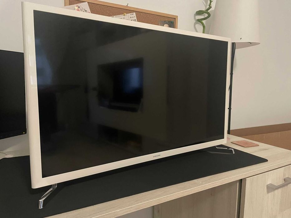 Samsung Smart TV 32” UE32J4510 Alb – WiFi – Stare foarte bună