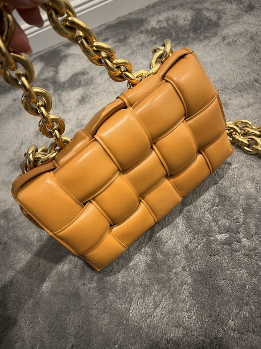 Geanta Bottega Veneta Cassette piele cu lant auriu originala