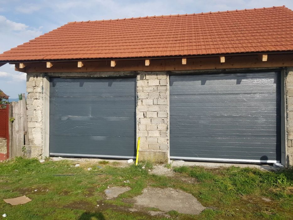 Usi de garaj cu hublouri  FABRICA