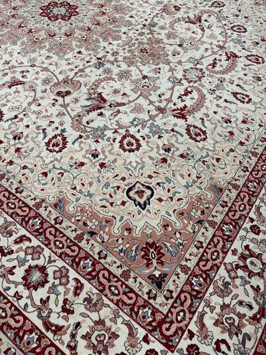 Ковер с восточным орнаментом