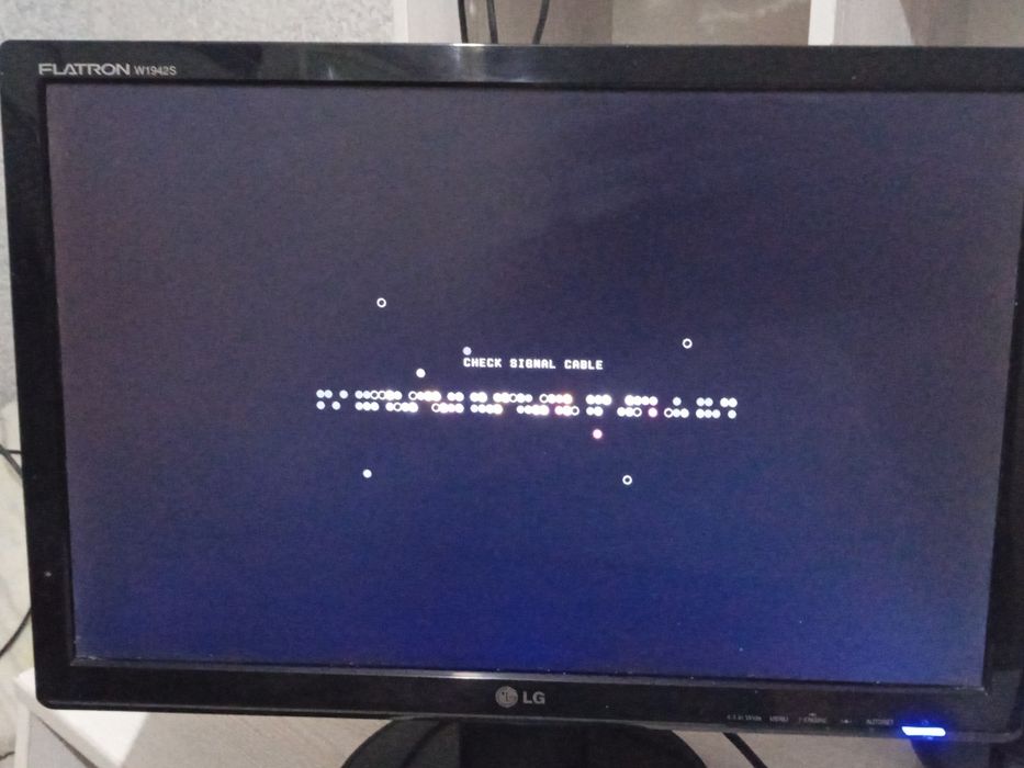 Kompyuter uchun monitor sotiladi. LG Flatron monitori