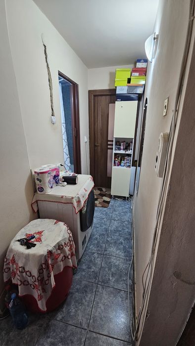 Vând apartament 3 camere zona Valea Roșie