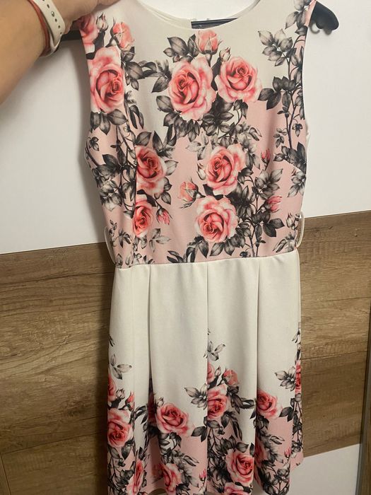 Разпродажба рокли С и М размер