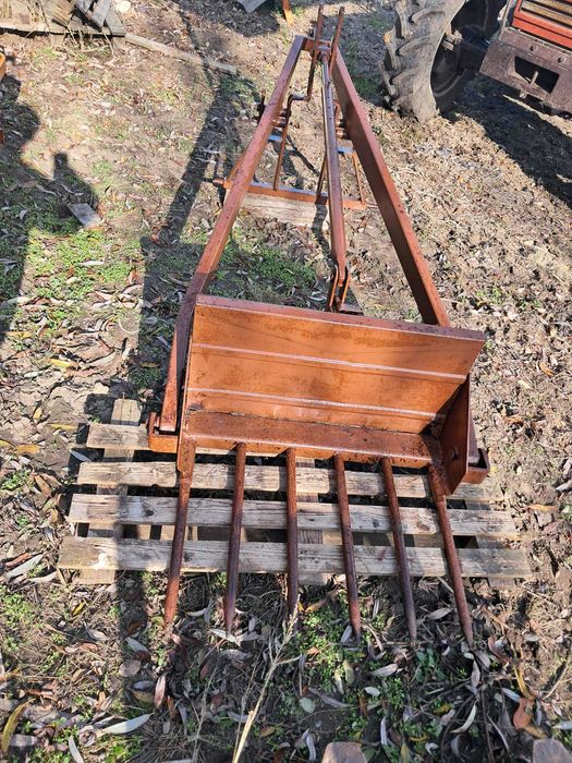 incarcator cu furci in tiranti