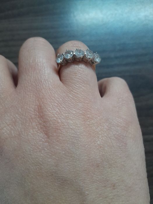 Златен пръстен с 5 камъка