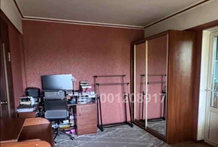 Продвм шкаф, компьютерны стол, прихожую