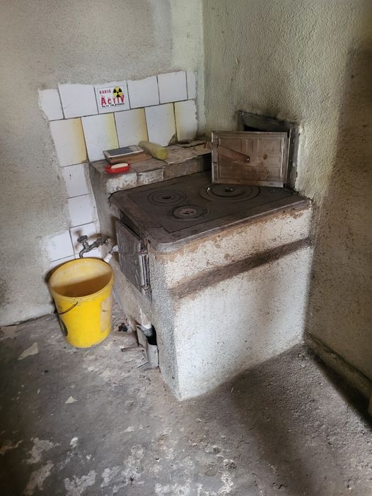 Vând casă in comuna Vădăstrița  jud Olt