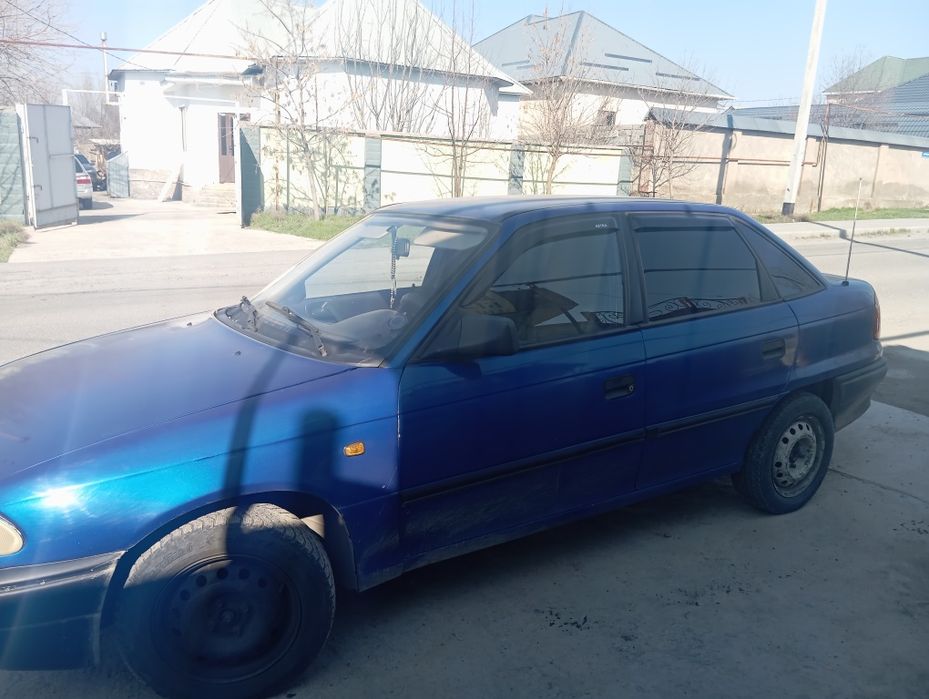 Легковая автомобиль