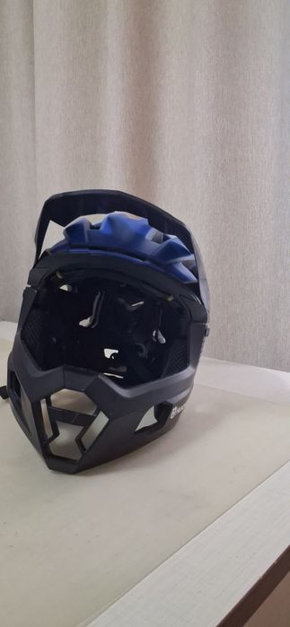 Vând casca husqvarna marime S