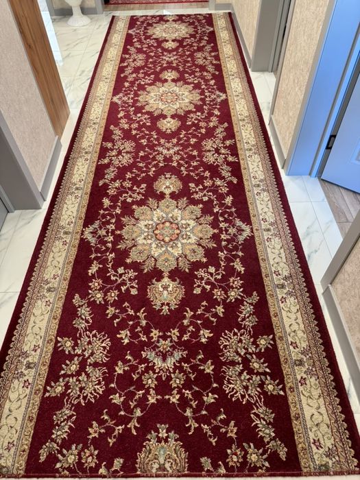 Продам ковёр красный