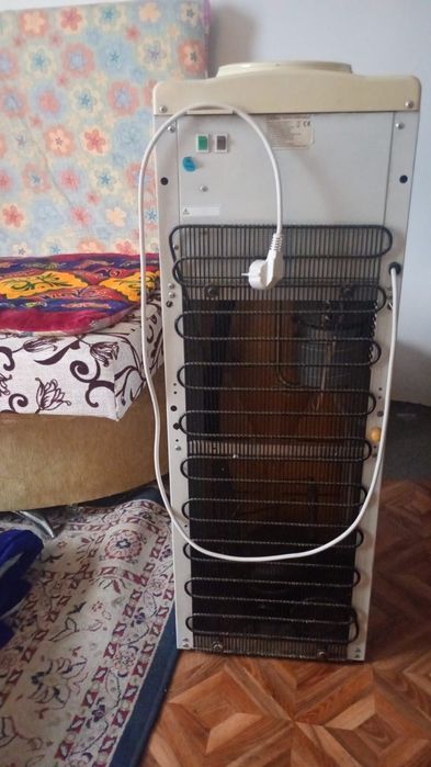 Диспенсер Холодильник