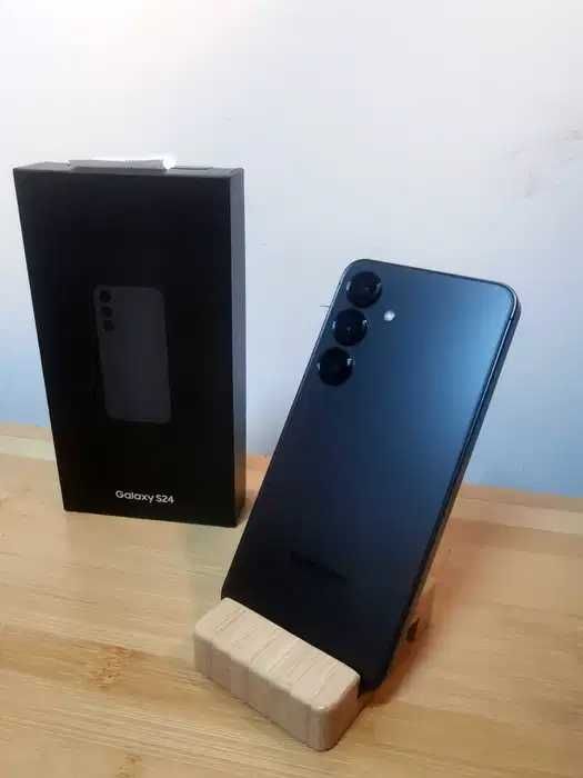 Като нов! Samsung Galaxy S24 128 в Гаранция + Калъф + Протектор