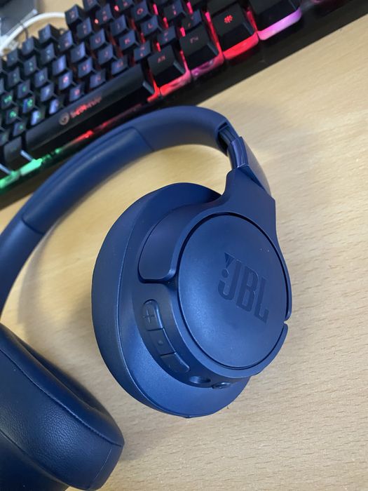 Casti JBL Tune 770NC