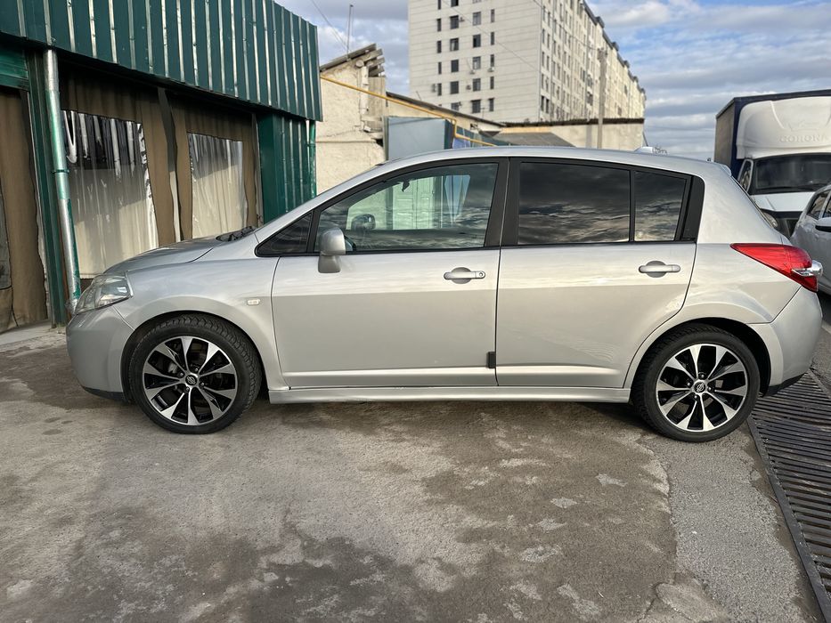 Nissan tiida avtomat