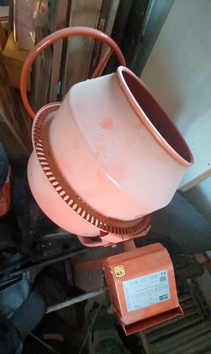 Betoniera Altrad 130L, 500w, 54kg, nefolosită, zona Huși.