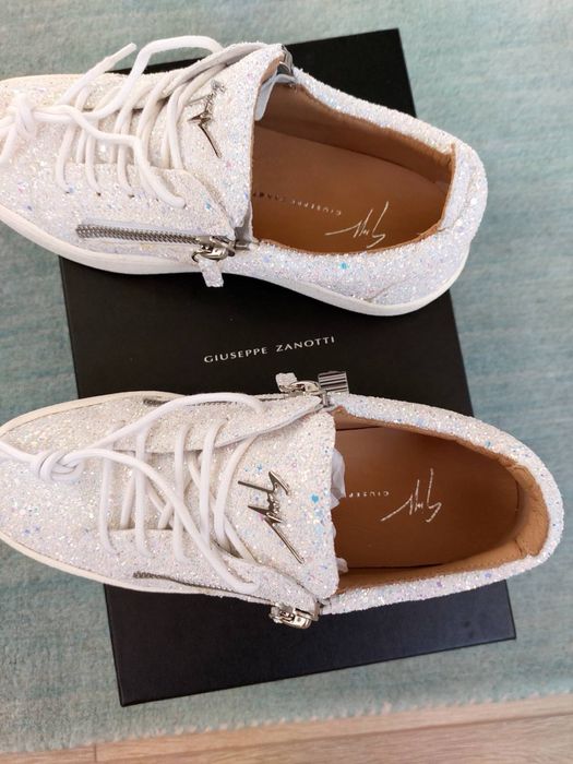 Giuseppe Zanotti Дамски