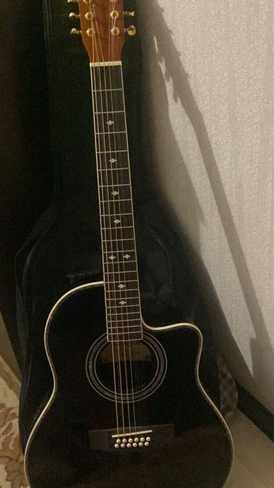 Продам 12 струнную электроакустическую гитару