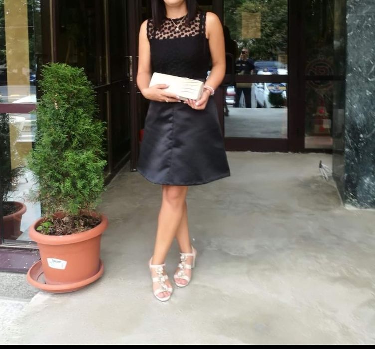 Rochie neagra  eleganta