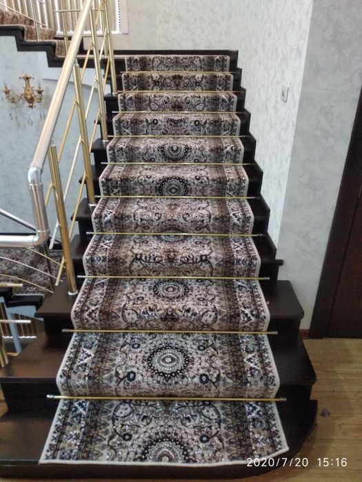 Оверлок Ковров, гилам четини кесиб ва тикиш, установка ковродержателей