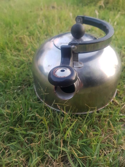 Продавам стар.чайник, тенекиен.