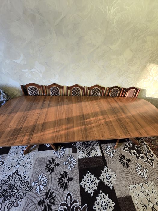 Продается стол деревянный