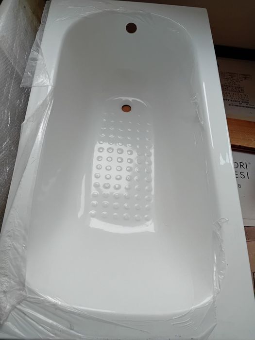 Акрилна вана 130х70 см комплект