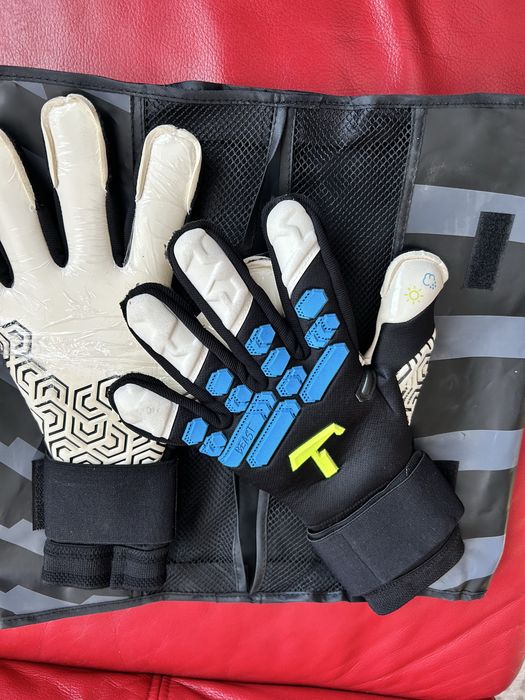 De vânzare mănuși Titan .