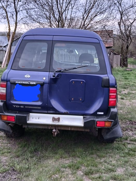Vând nissan patrol