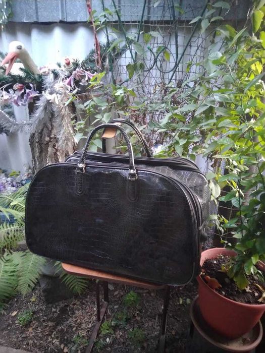 Чемодан - сумка на колесах. б/у