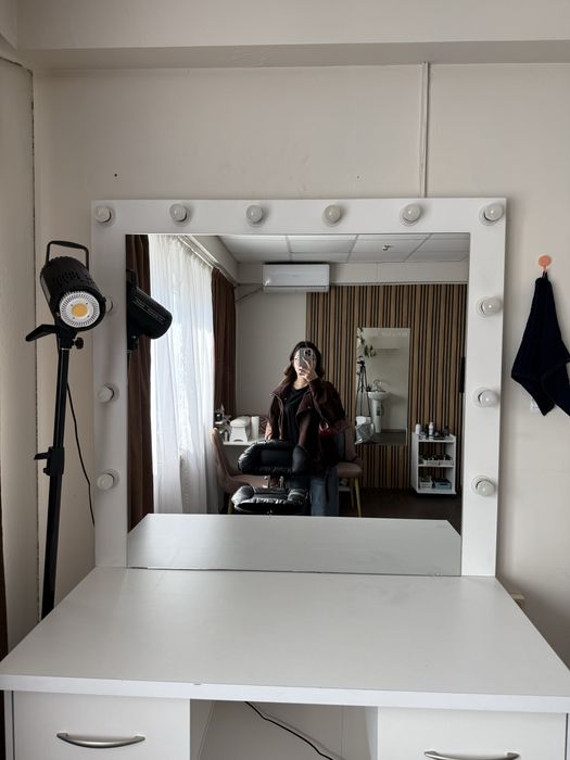 Продаю визажный стол