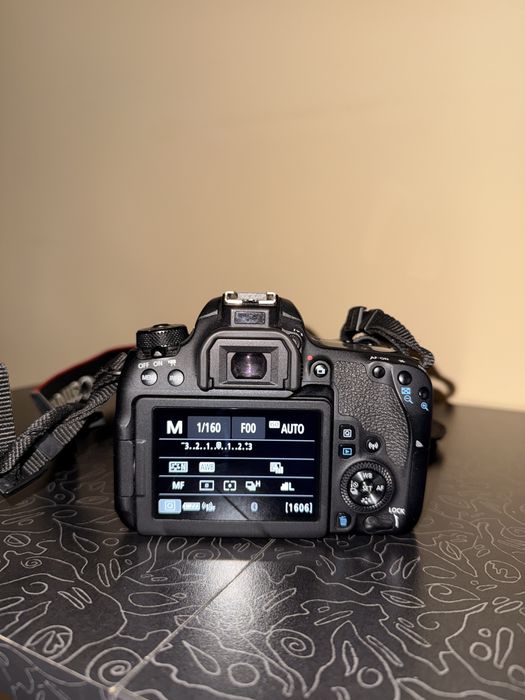 Pachet Foto Complet Canon77D + 50mm + Bliț+ Accesorii Stare Impecabilă