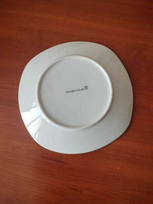 Набор столовых тарелок