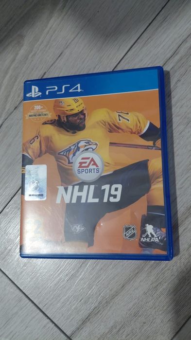 Ps4 pro (folosit) doua manete și 7 jocuri (900 de lei)