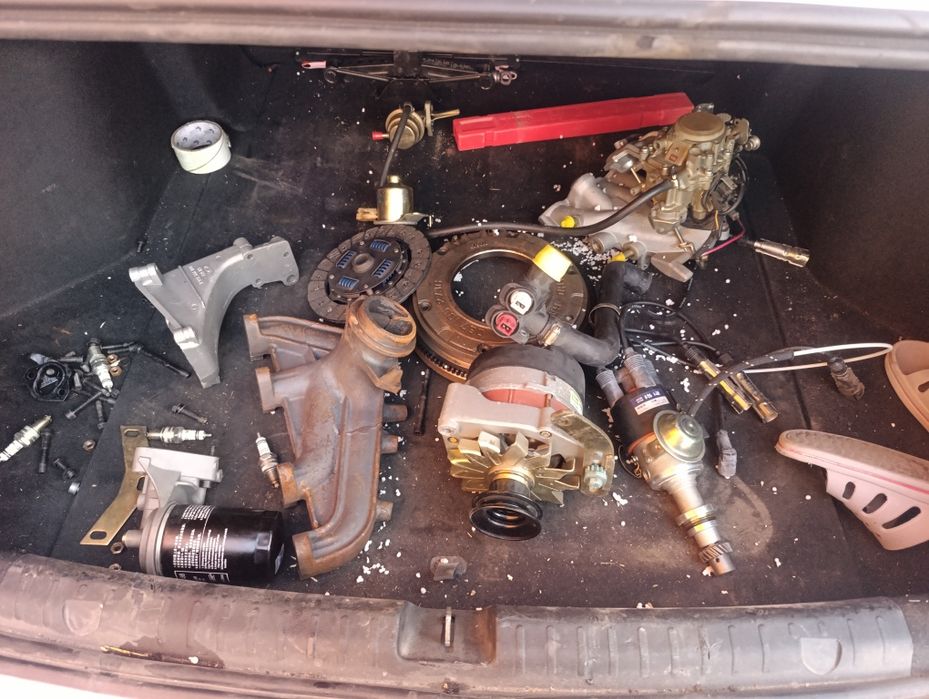 Запчасти Ауди пассат голф Венто 1.8 генератор трамблёр карбюратор Ред