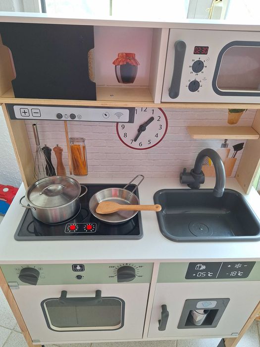Детска дървена кухня