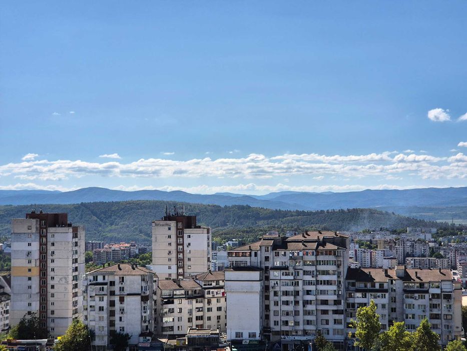 Продавам тристаен южен апартамент в гр.Велико Търново