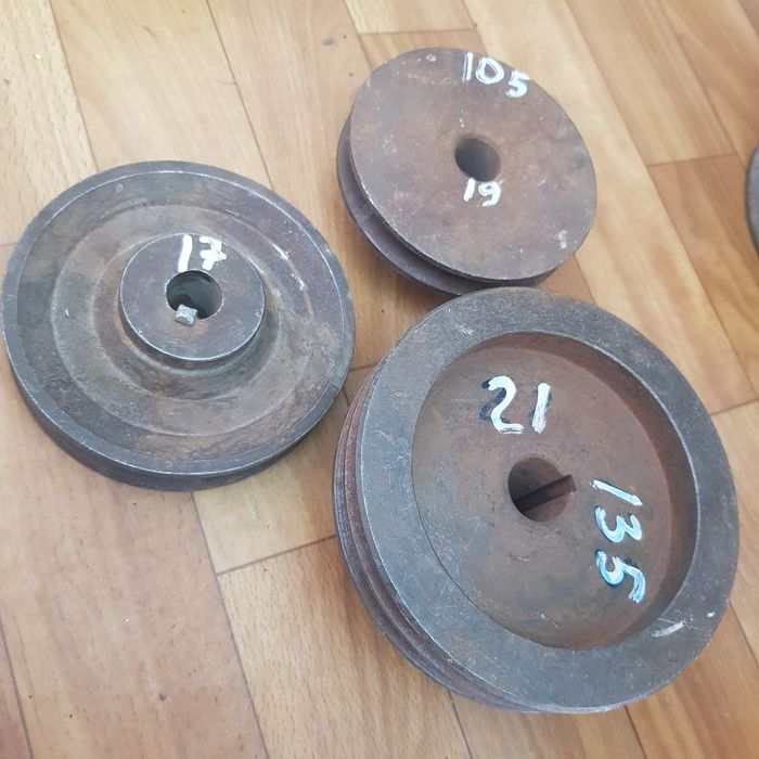 Шкивы на вал двигатетя