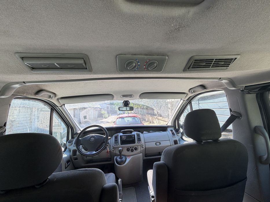 Opel Vivaro 2.5 CDTI 2009г дизел пътническо  товарен бус