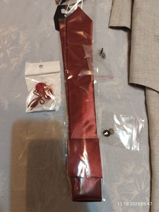 Нов неизползван костюм от 3 части