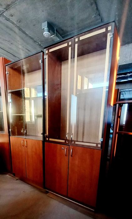 Продаю офисную мебель, шкафы, стеллажи в связи с переездом
