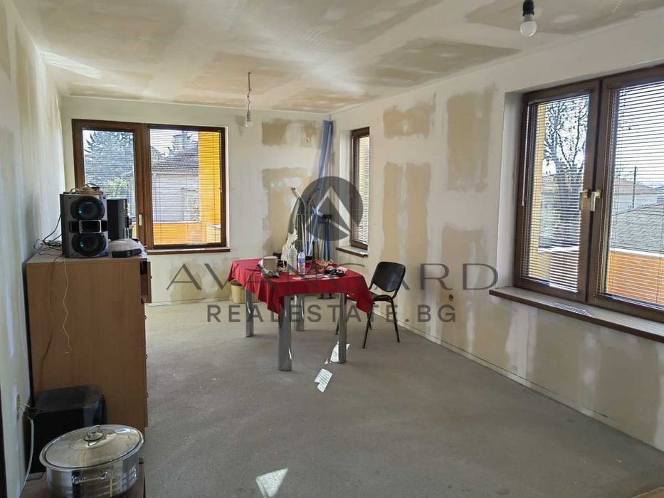 оф.21439 Триетажна Къща Прослав