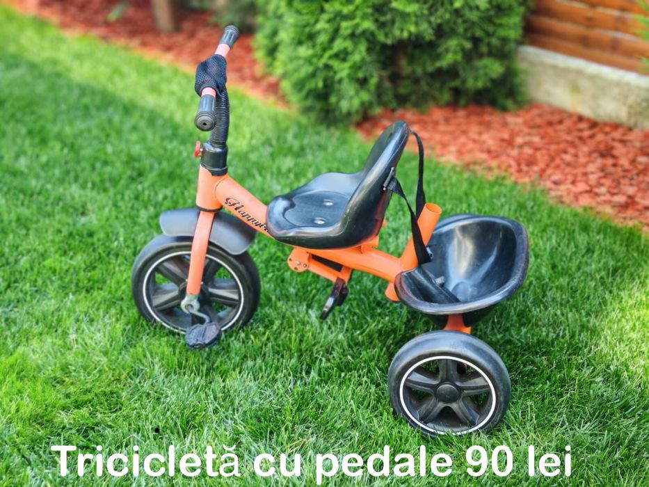 Vand tricicleta cu pedale in stare buna