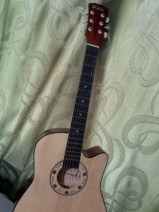 Chitară acustică Jielisi (model Cutaway) + Husă inclusă – Ca nouă