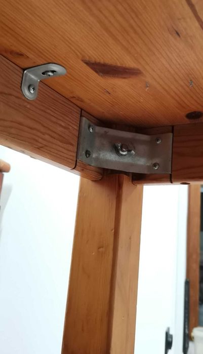 MASA extesibila lemn ; BANCHETA bucatarie .