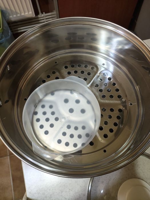 Vând aparat de gătit cu abur