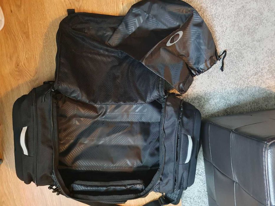 Geanta duffle Oakley Link, Black, 35 L impecabila