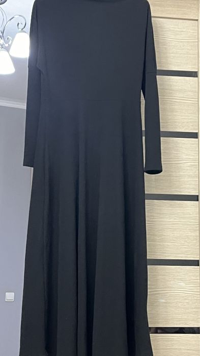 Платье теплое черное