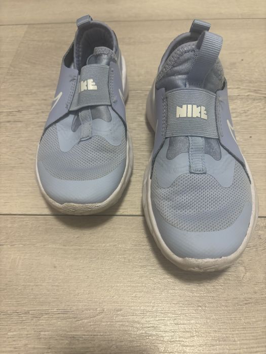 Vand adidasi nike albastru azur marimea 31