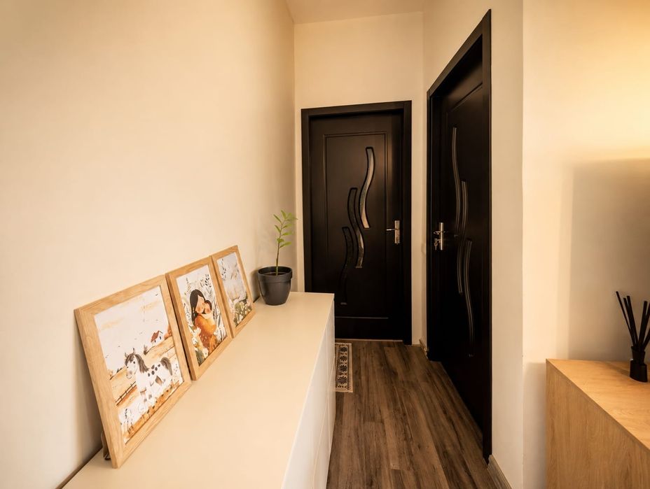 Persoană fizică, vând  apartament cu 2 camere,  situat într-o zonă liniștită și foarte căutată din Florești.