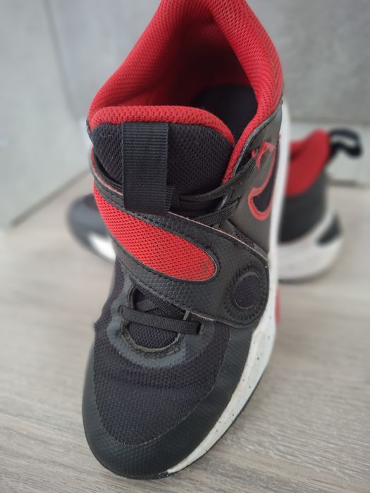 Nike Team Hustle, номер 37.5